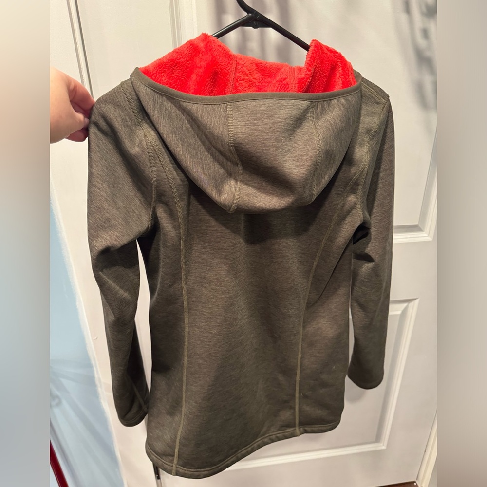 Like New North Face Jacket. Light weight, fleece inside.